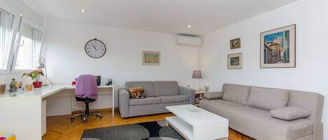 Apartamento (A1) | Área de estar | TV de tela plana