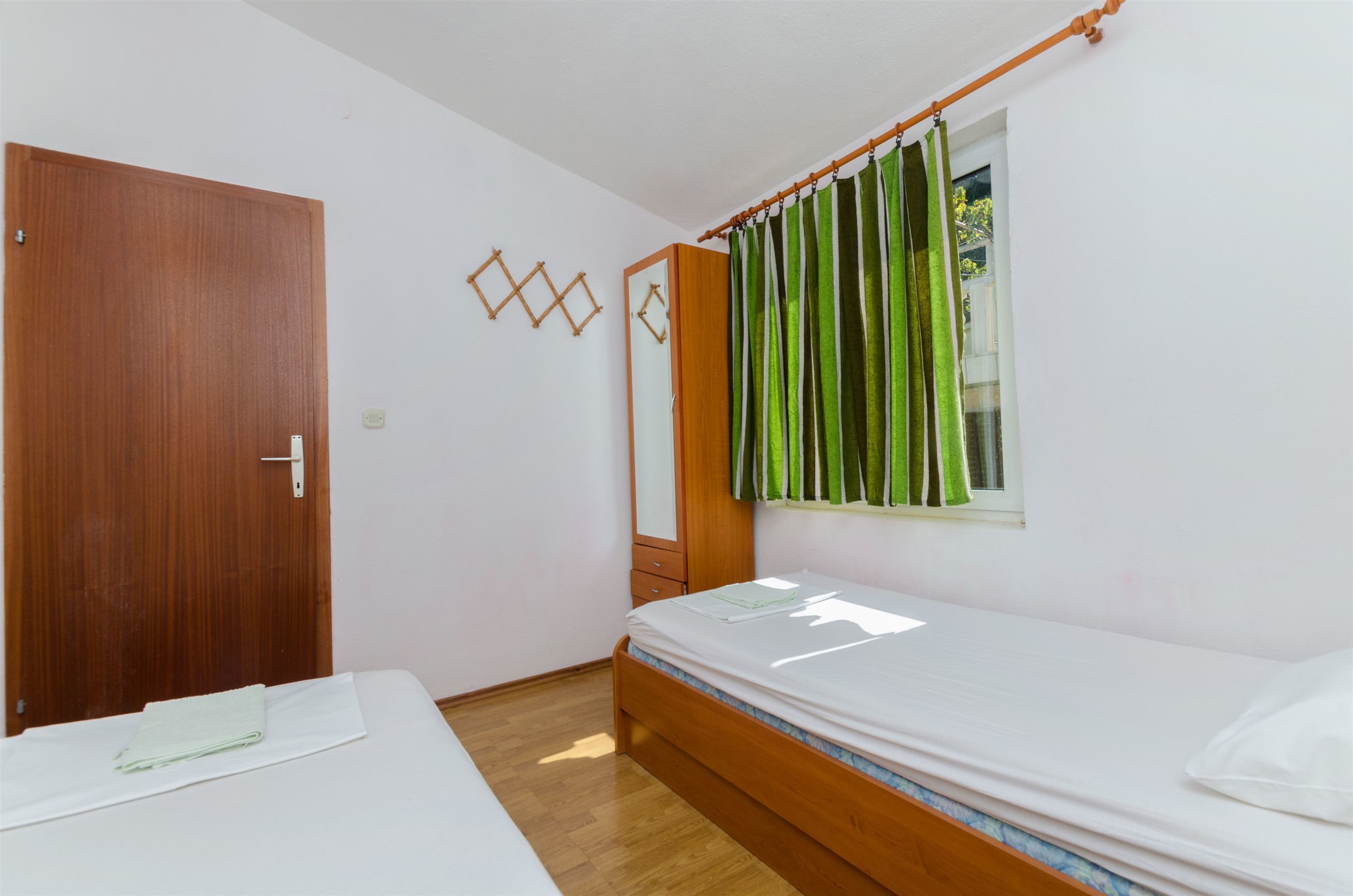 Free WiFi, bed sheets