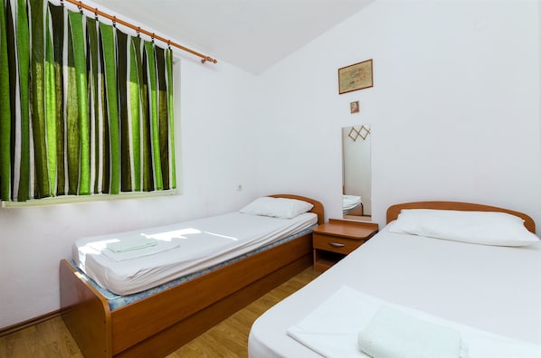 Free WiFi, bed sheets