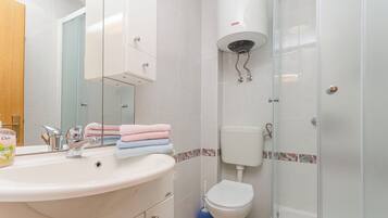 Studio (A3) | Kamar mandi