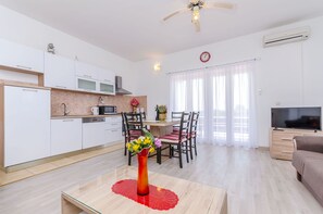 Apartment (A1) | Dining