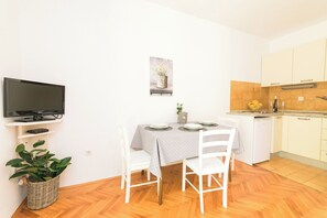 Apartment (A1) | Private kitchen | Fridge, stovetop, espresso maker, electric kettle - Apartments Seric (Jelsa)