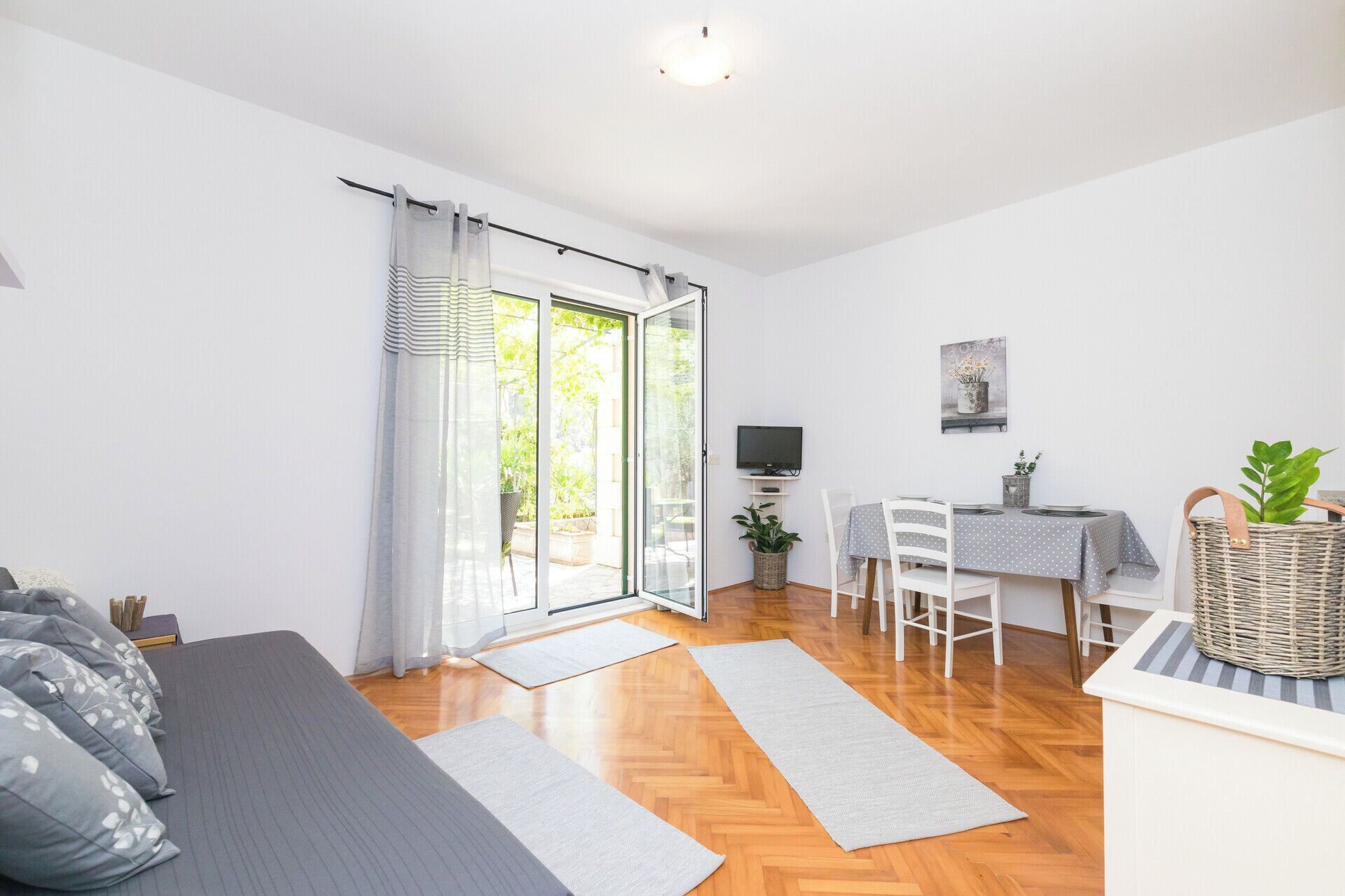 Apartment (A1) | Dining