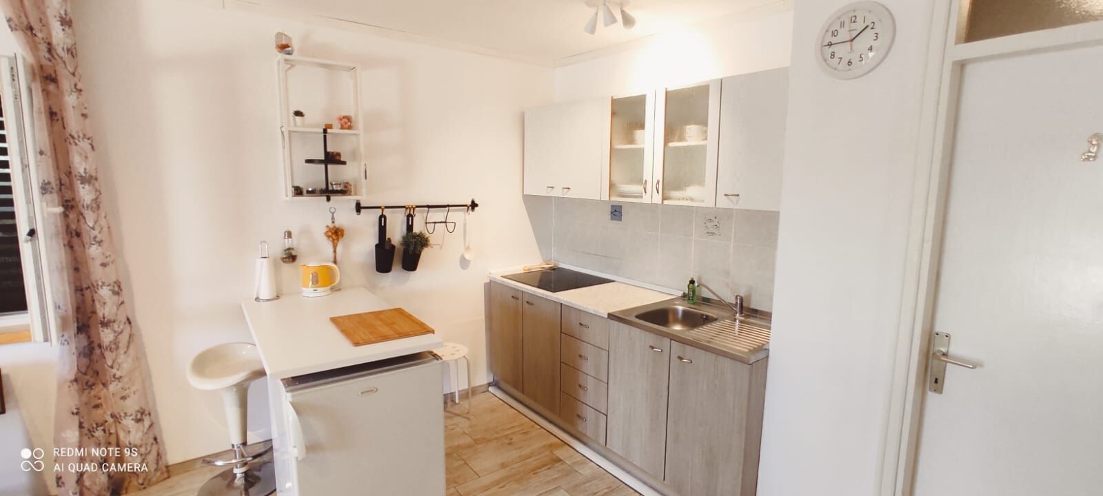 Studio (A1) | Cuisine privée | Réfrigérateur, four à micro-ondes, surface de cuisson
