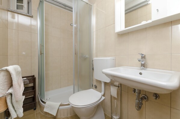 Bathroom | Shower