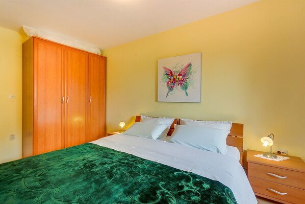 4 bedrooms, in-room safe, free WiFi