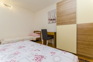 Apartment (A1) | Iron/ironing board, free WiFi - Apartments Karlo (Okrug)