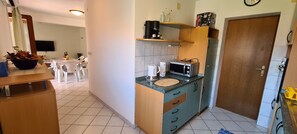 Apartment (A1) | Eigene Küche | Kühlschrank, Mikrowelle, Ofen, Herdplatte