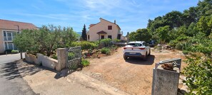 Free self-parking - Apartment Nila (Jelsa)