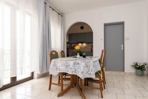 Apartment (A2) | Dining - Apartments Tonja (Primosten)