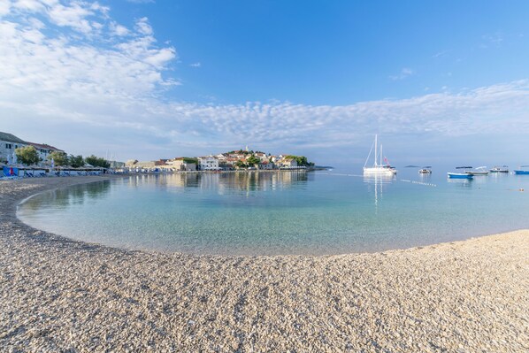 Beach nearby - Apartments Tonja (Primosten)