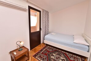 1 bedroom, iron/ironing board, free WiFi