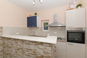 Appartement (A1) | Cuisine privée | Réfrigérateur, micro-ondes, four, plaque de cuisson
