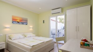 A bedroom with a bed, bedside tables, a desk, a chair, and a window. - Apartments and Room Alen (Duce)