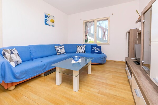 Apartment (A2) | Living room