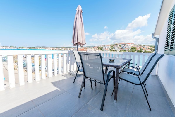 Apartment (A4) | Balcony