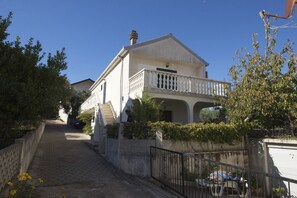 Exterior detail - Apartment Jure (Slatine)