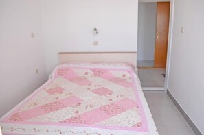 Iron/ironing board, free WiFi - House Jasna (Podgora)