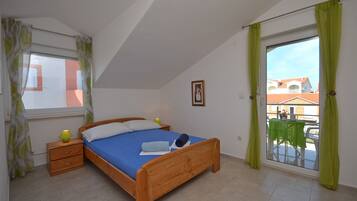 Apartment (A4) | In-room safe, free WiFi