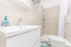 Apartment (A1) | Bathroom