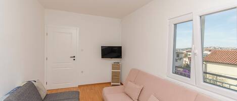 Apartment (A2) | Free WiFi, bed sheets