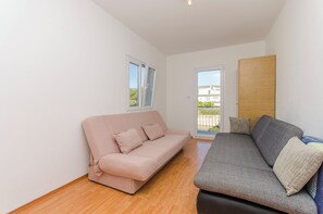Apartment (A2)