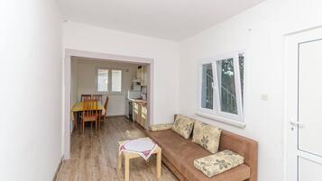 Apartment (A1) | Wohnzimmer | Fernseher