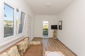 아파트 (A1) | 거실 | TV