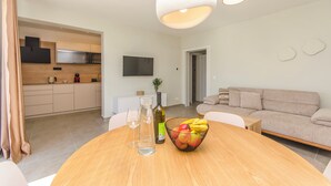 Apartment (A2) | Living area | TV - Apartment Danijela (Primosten)