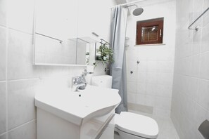 Apartment (A1) | Bathroom