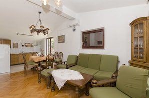 Apartment (A2) | Living room