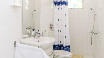 Appartement (A2) | Salle de bain | Baignoire