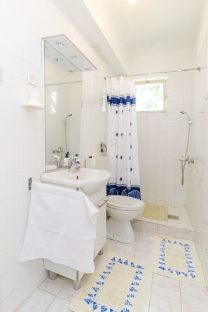 Apartment (A2) | Bathroom | Bathtub - Apartment Niko (Vodice)