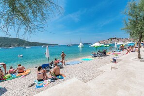 Beach nearby - Apartment Smiljan (Primosten)