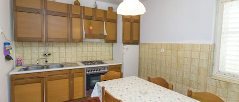 Cuisine privée | Réfrigérateur, plaque de cuisson