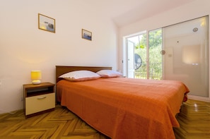 Free WiFi, bed sheets - Apartments Jadranka (Slatine)