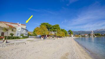 Guests can enjoy stunning ocean views from this beachfront hotel.