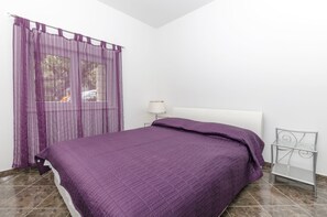 Free WiFi, bed sheets