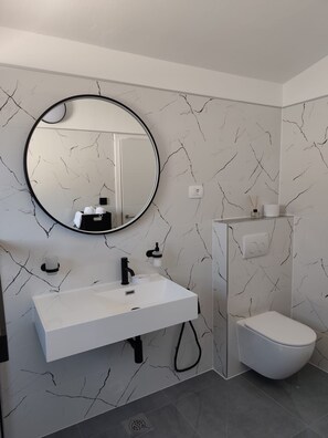 Apartment (A2) | Bathroom | Shower
