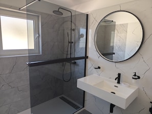Apartment (A2) | Bathroom | Shower