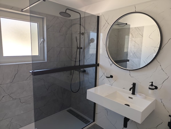 Apartment (A2) | Bathroom | Shower