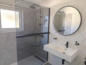 Shower - Apartments Beba55 m (Primosten)