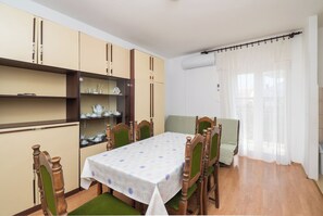 Apartment (A1) | Private kitchen | Fridge, microwave, oven, stovetop - Apartment Davorka (Primosten)