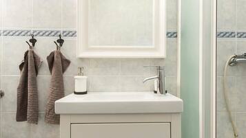 Bad | Hårføner, håndklær og sjampo