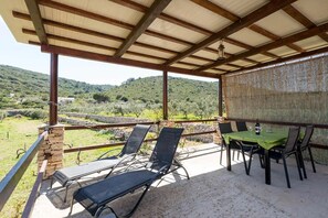 Iron/ironing board, free cribs/infant beds, free WiFi, bed sheets - House Marina (Vis)