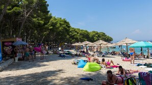 Beach nearby - Apartment Bore (Primosten)
