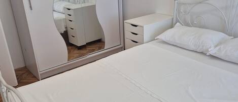 Apartment (A2) | Free WiFi, bed sheets