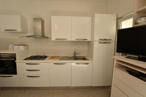 Eget kjøkken | Kjøleskap, ovn, kokeplater og oppvaskmaskin