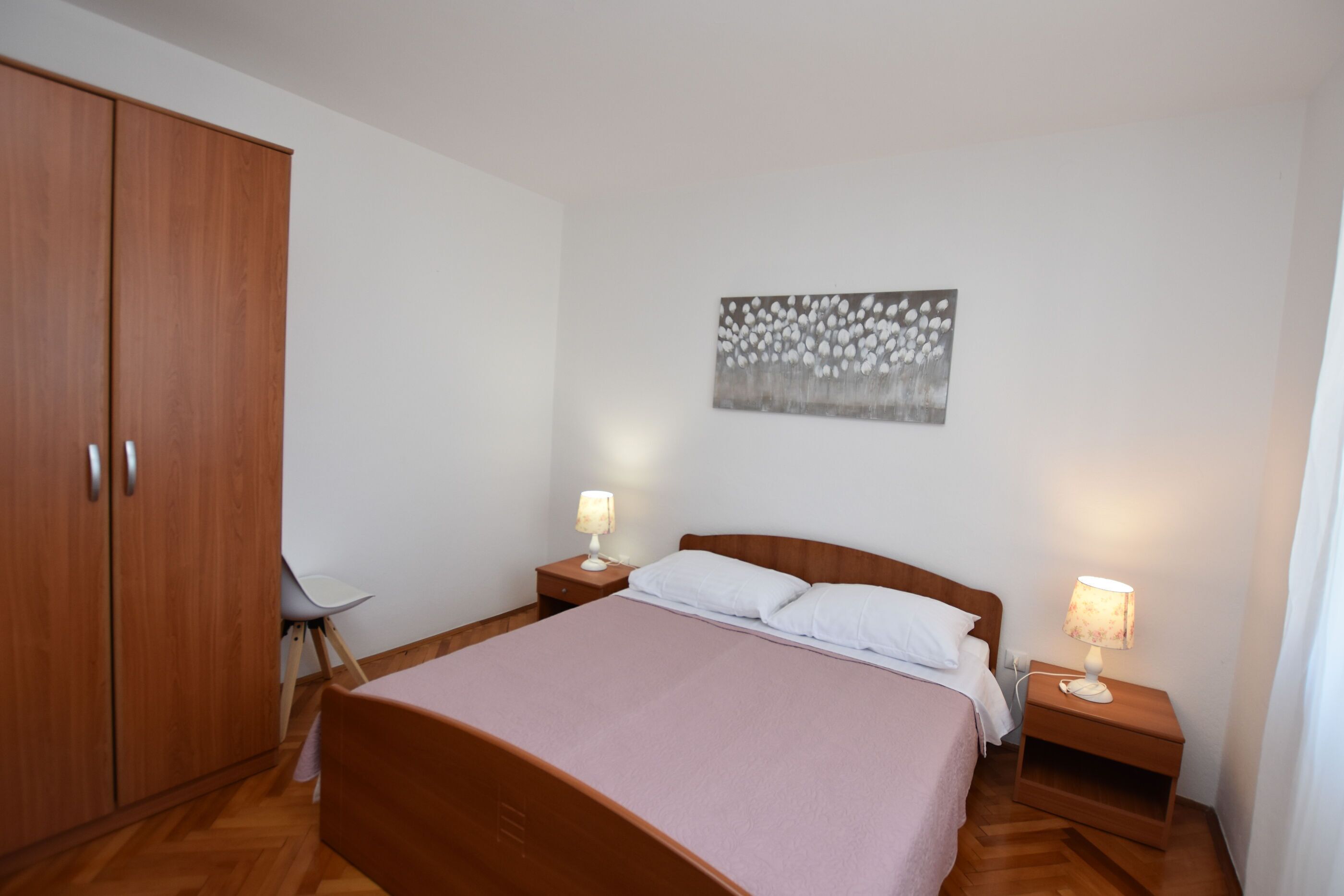 Free WiFi, bed sheets