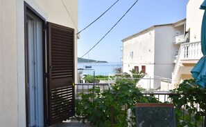 Water view - Apartments Guzela (Primosten)